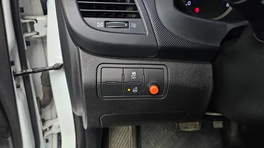 Hyundai () 1.4 VVT 2016 16