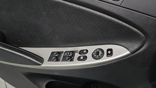 Hyundai () 1.4 VVT 2016 19