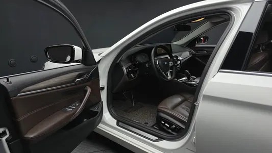 BMW 5 Series (G30) 520d 2020 10
