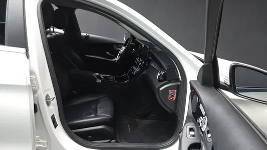 Mercedes-Benz C-Class W205 C200 2019 10