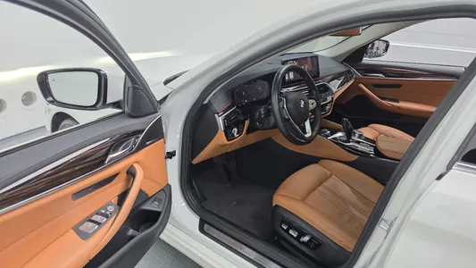 BMW 5 Series (G30) 520i 2021 10