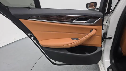 BMW 5 Series (G30) 520i 2021 25