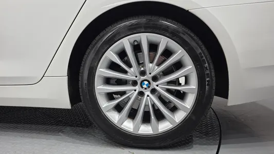 BMW 5 Series (G30) 520i 2021 21