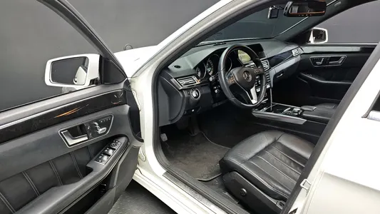 Mercedes-Benz E-Class W212 E220 CDI 2013 10