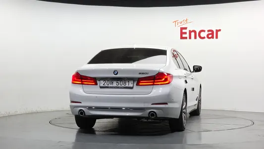 BMW 5 Series (G30) 520i 2018 4