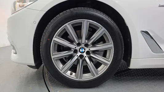 BMW 5 Series (G30) 520i 2018 5