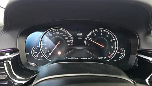 BMW 5 Series (G30) 520i 2018 8