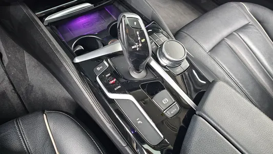 BMW 5 Series (G30) 520i 2018 9