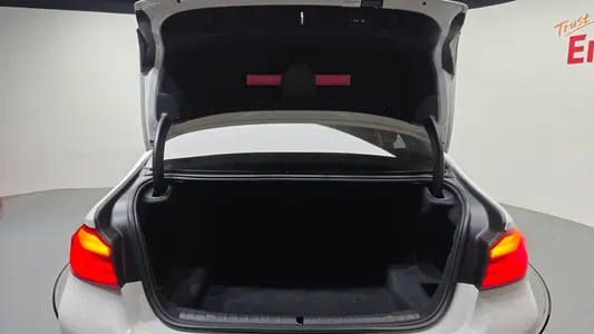BMW 5 Series (G30) 520i 2018 18
