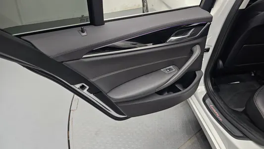 BMW 5 Series (G30) 520i 2018 25