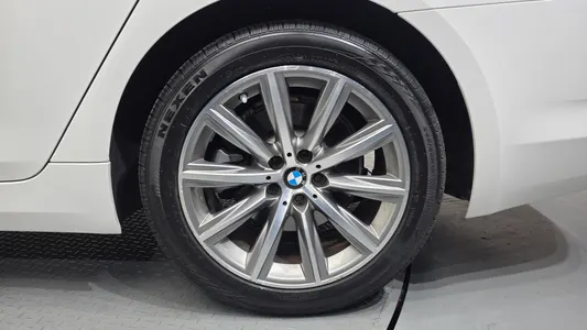 BMW 5 Series (G30) 520i 2018 21