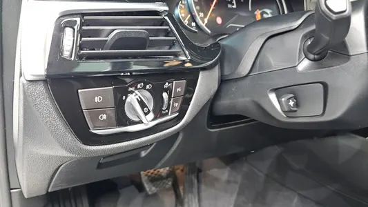 BMW 5 Series (G30) 520i 2018 27