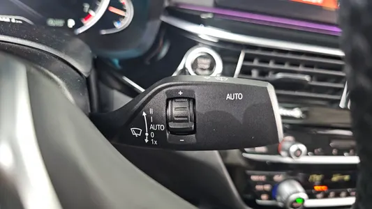 BMW 5 Series (G30) 520i 2018 29