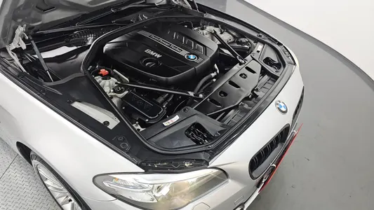 BMW 5 Series (F10) 520d 2013 6
