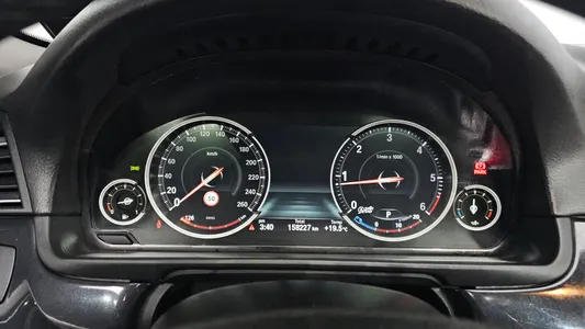 BMW 5 Series (F10) 520d 2013 8