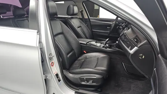 BMW 5 Series (F10) 520d 2013 11