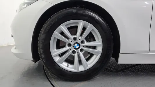 BMW 3 Series (F30) 320d ED 2015 5