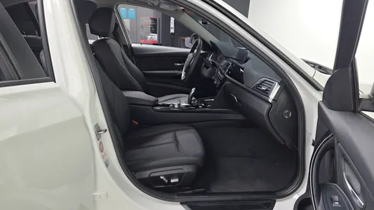 BMW 3 Series (F30) 320d ED 2015 11