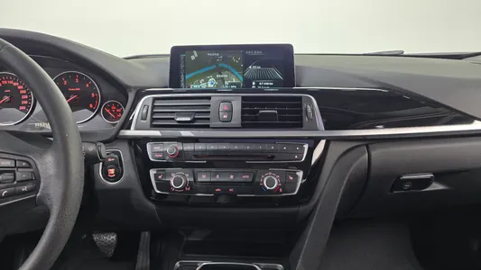 BMW 3 Series (F30) 320d ED 2015 14