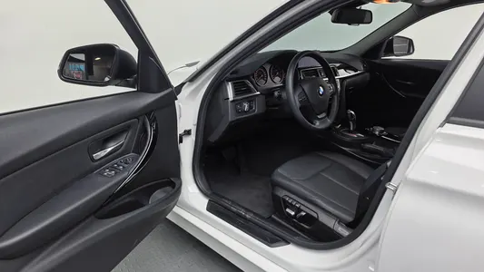 BMW 3 Series (F30) 320d ED 2015 10