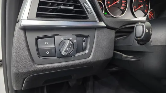 BMW 3 Series (F30) 320d ED 2015 18