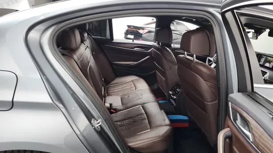 BMW 5 Series (G30) 530i M 2019 11
