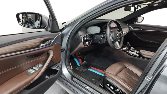 BMW 5 Series (G30) 530i M 2019 10