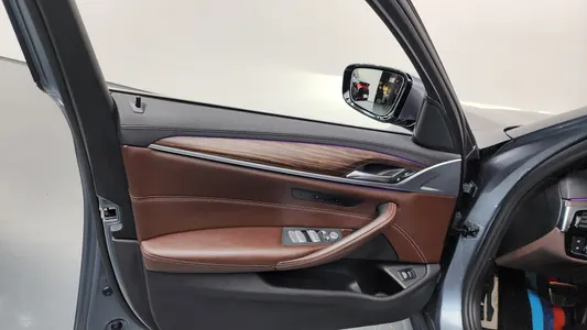 BMW 5 Series (G30) 530i M 2019 24