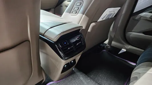 Kia K8 2.5 2WD 2023 32