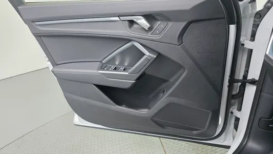 Audi Q3 (F3) 35 TDI 2023 24