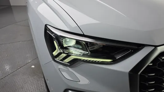 Audi Q3 (F3) 35 TDI 2023 22