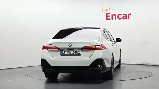 BMW 5 Series (G60) 530i xDrive M 2025 4