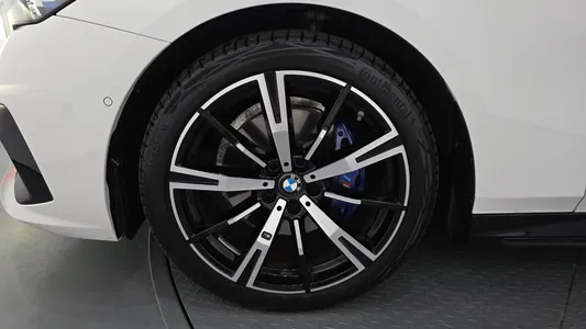 BMW 5 Series (G60) 530i xDrive M 2025 5