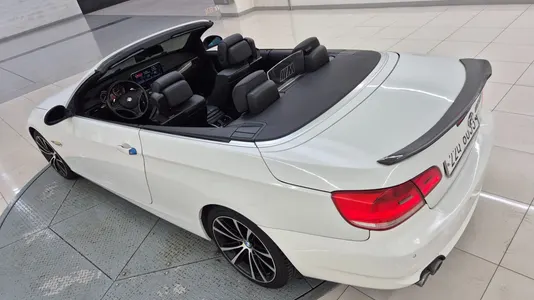 BMW 3 Series (E90) 328i 2008 9