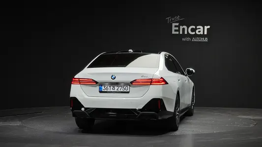 BMW 5 Series (G60) 520i M 2025 4