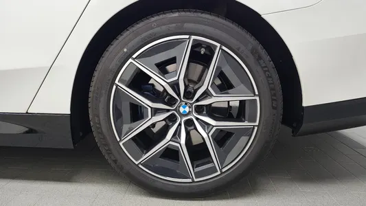 BMW 5 Series (G60) 520i M 2025 21