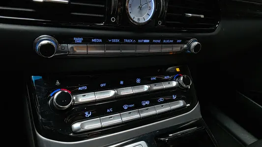 Genesis EQ900 3.3 T-GDI AWD 2016 17