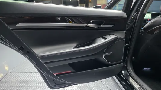 Genesis EQ900 3.3 T-GDI AWD 2016 25