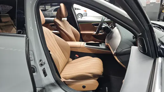 Mercedes-Benz E-Class W214 E300 4MATIC AMG Line 2024 26