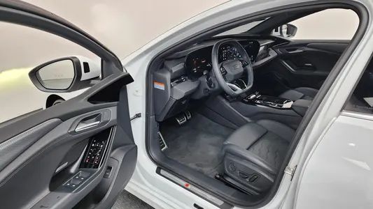 Audi A6 e- S Line 2025 10