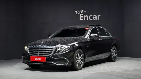 Mercedes-Benz E-Class W213 E300e 2019