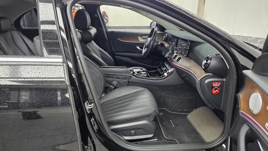 Mercedes-Benz E-Class W213 E300e 2019 11