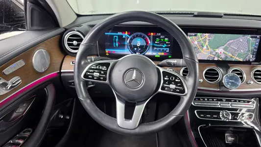 Mercedes-Benz E-Class W213 E300e 2019 13