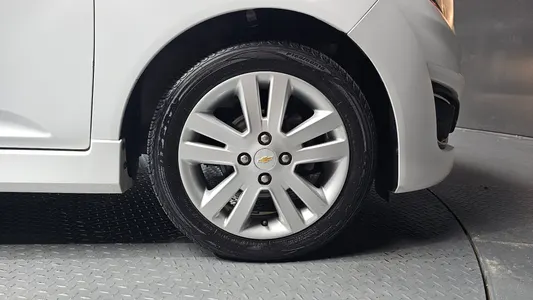 Chevrolet Spark LT 2013 21