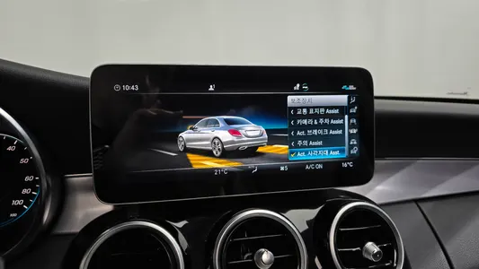 Mercedes-Benz C-Class W205 C300e 4MATIC AMG Line 2020 32