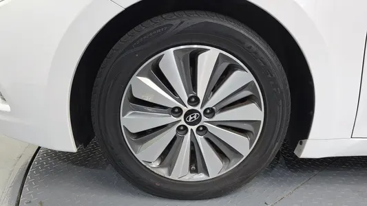 Hyundai HG 2014 5