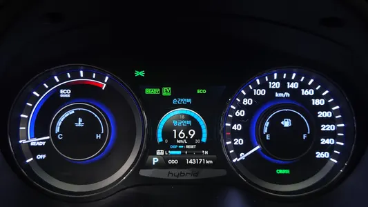 Hyundai HG 2014 8