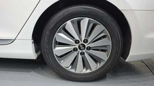 Hyundai HG 2014 21