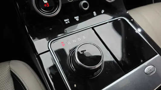 Land Rover 레인지로버 벨라 2.0 D240 R- SE 2019 9