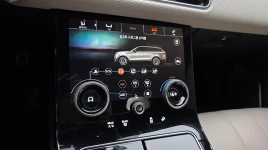 Land Rover 레인지로버 벨라 2.0 D240 R- SE 2019 31